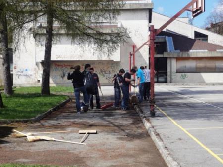 Tudi OŠ Dragotina Ketteja se je vključila v vseslovensko akcijo čiščenja 07